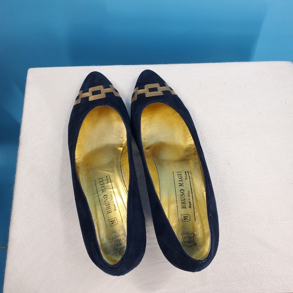 Bruno Magli blue velvet with gold pattern heels - Picture 4 of 12